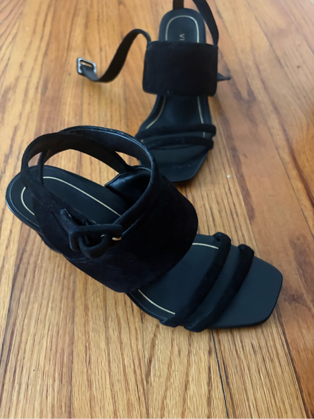 Vionic Womens Yasmin Strappy Ankle Strap Heeled Sandals Size 7 Black Suede